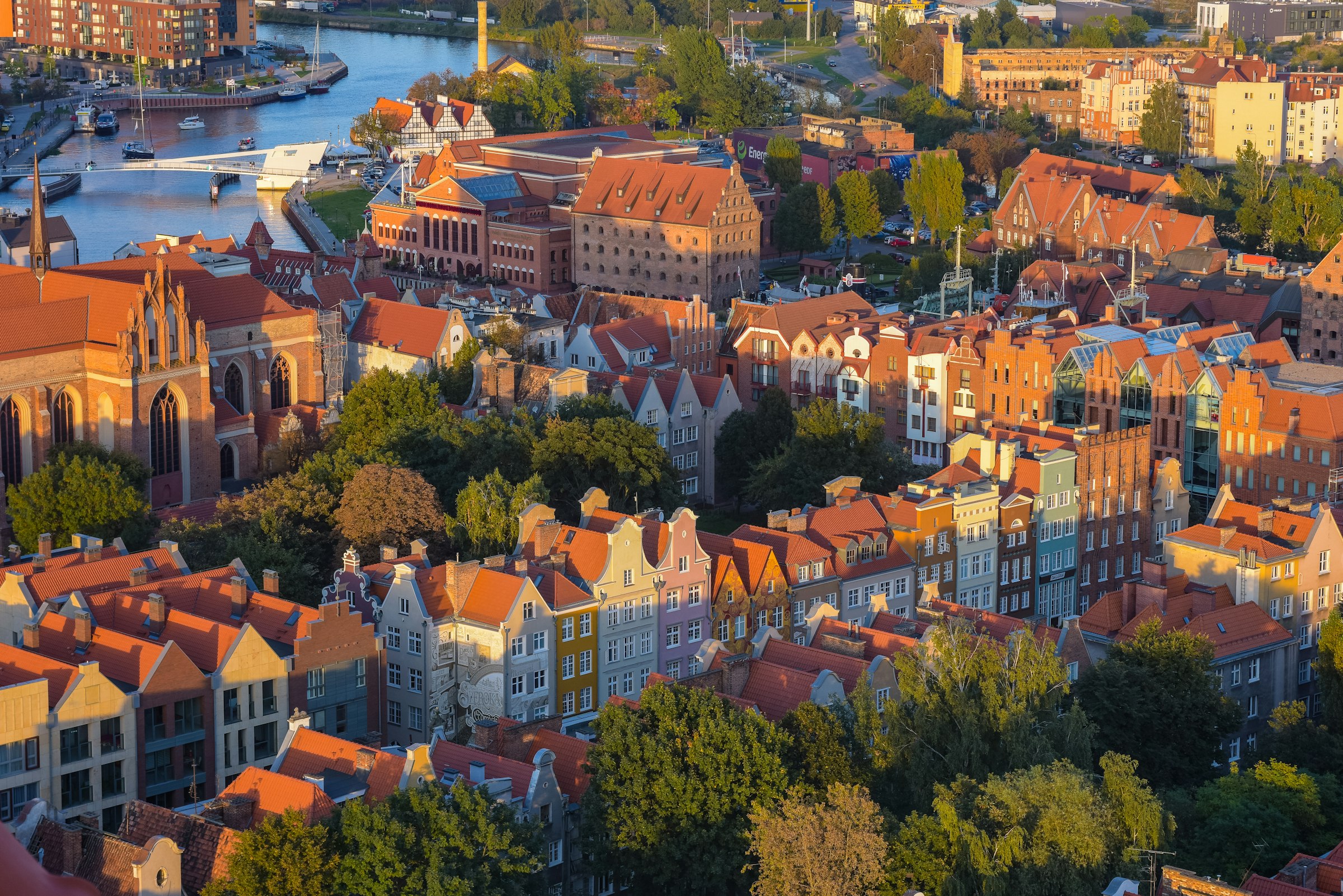 Dachy Głównego Miasta w Gdańsku z lotu ptaka