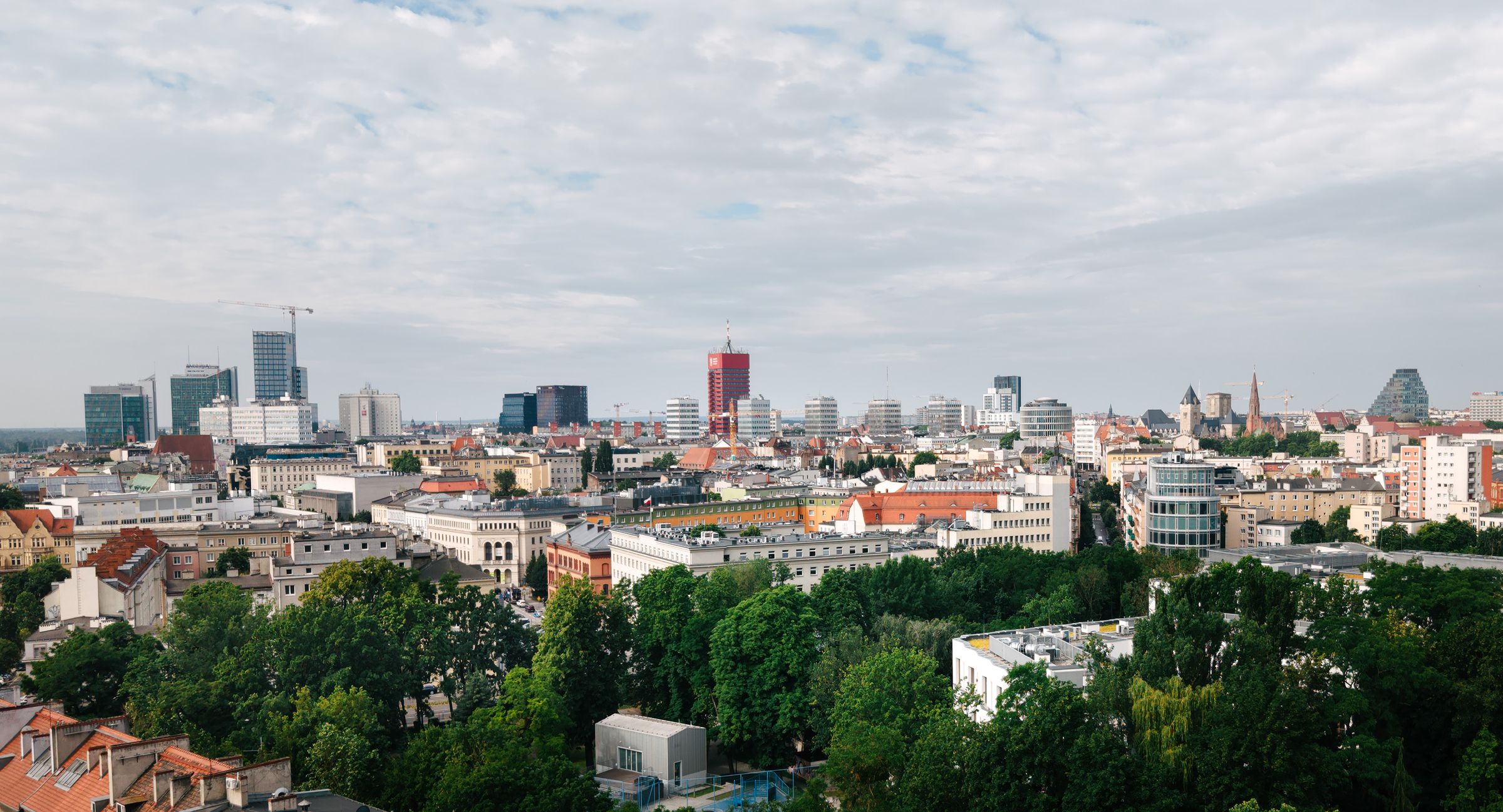 Panorama Poznania z wieżowcami w centrum