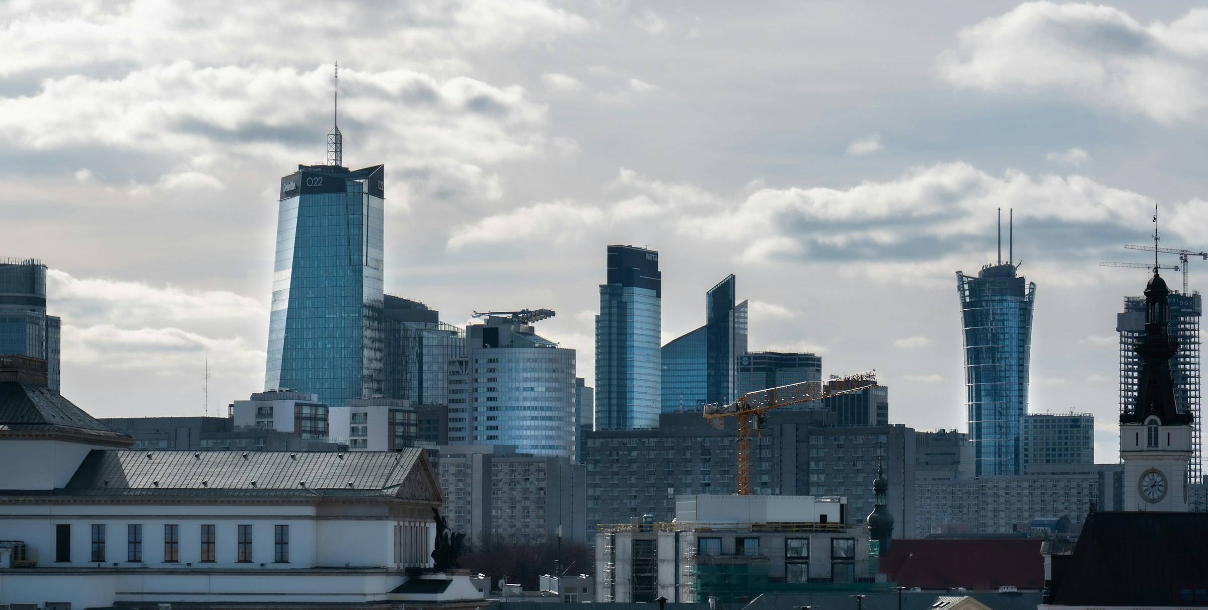 Panorama Warszawy z wieżowcami w centrum