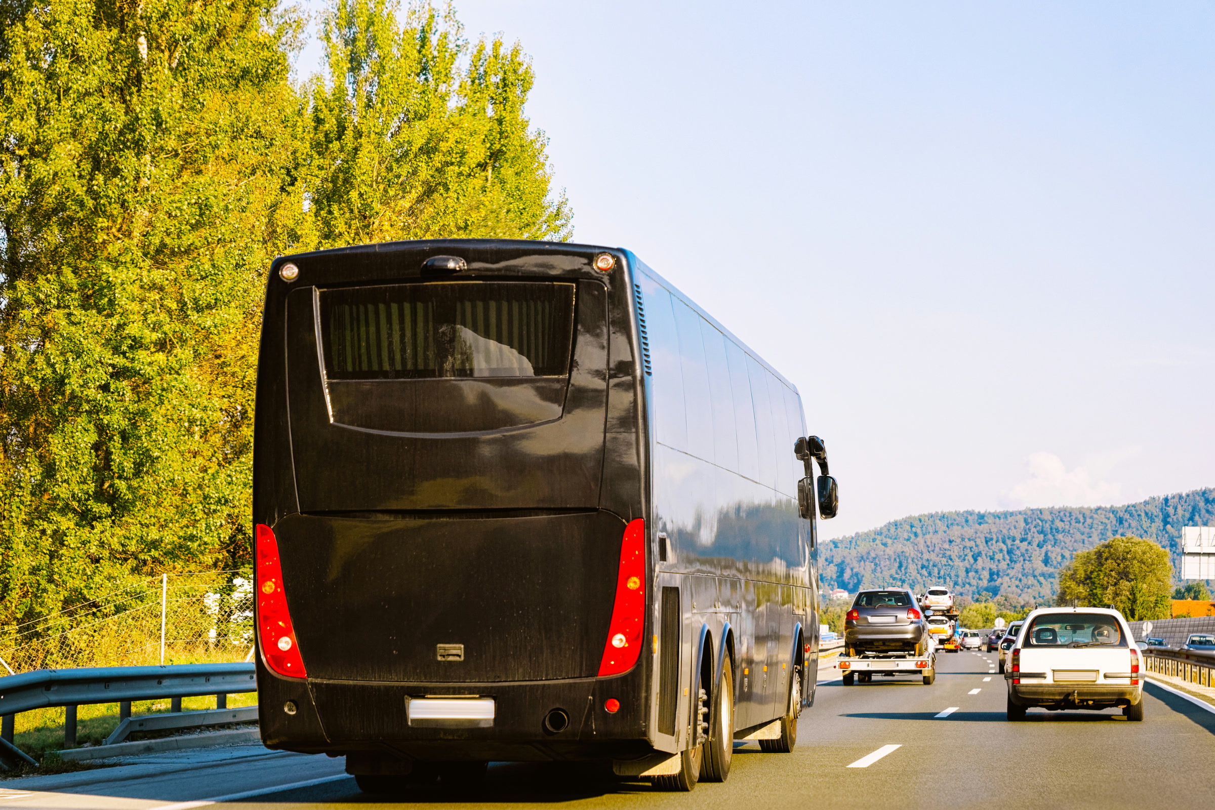 Autokar w trasie na autostradzie, planowanie przewozów autobusowych w Planning Bus